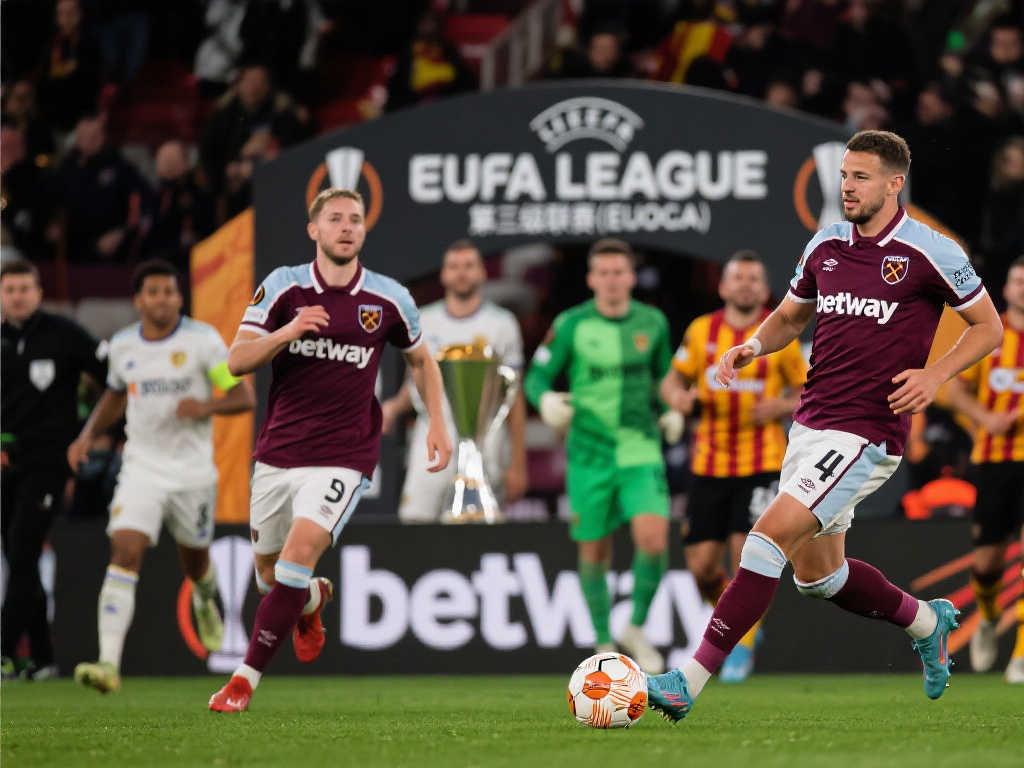 一个既以冰 一个既以冰